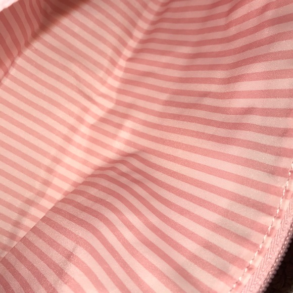 Nwt cosmetic pouch Victoria’s Secret - Picture 4 of 4